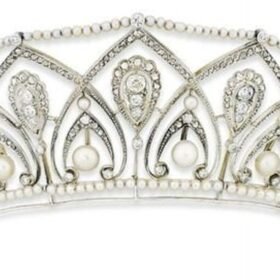 Antique Crowns 9.45 Carat Rose Cut Diamond & 25 Carat Pearl 70.17 Gms 925 Sterling Silver