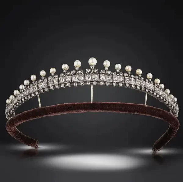 Fashionable 28.85 Carat Diamond 925 Sterling Silver Birthday Tiara