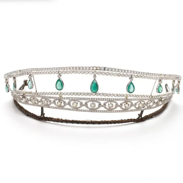 Classic 62.4 Carat Diamond Emerald 68.64 Gms 14Kt White Gold Queen Tiara